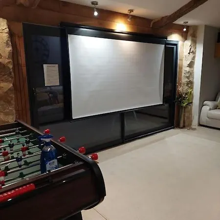 Dom wakacyjny Barn Long House With Private Pool Chassenon
