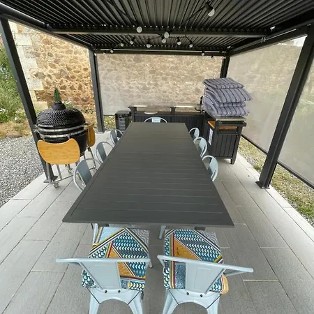 Dom wakacyjny Barn Long House With Private Pool Chassenon